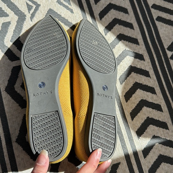 Like new Rothy’s points size 7 - Picture 2 of 5